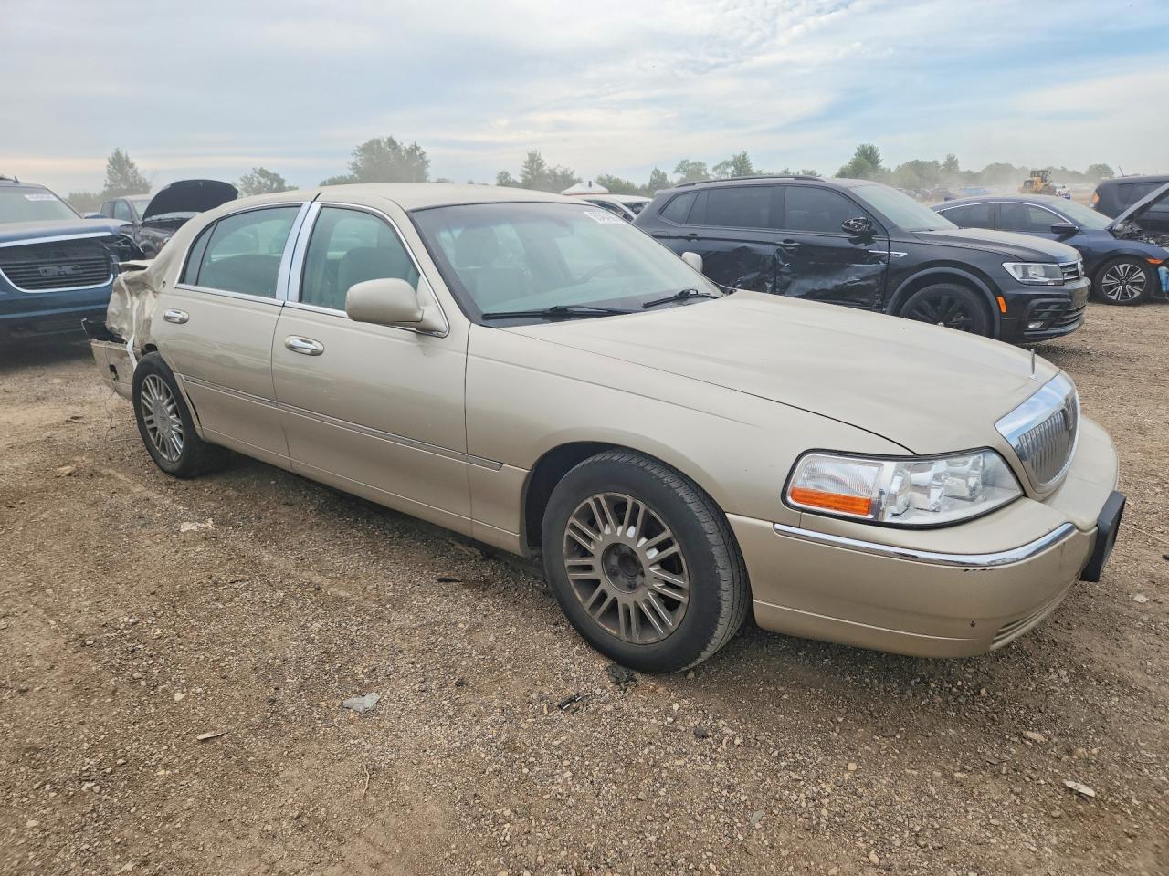 2LNBL8CV6AX752340 · 2010 LINCOLN TOWN CAR · 4/12
