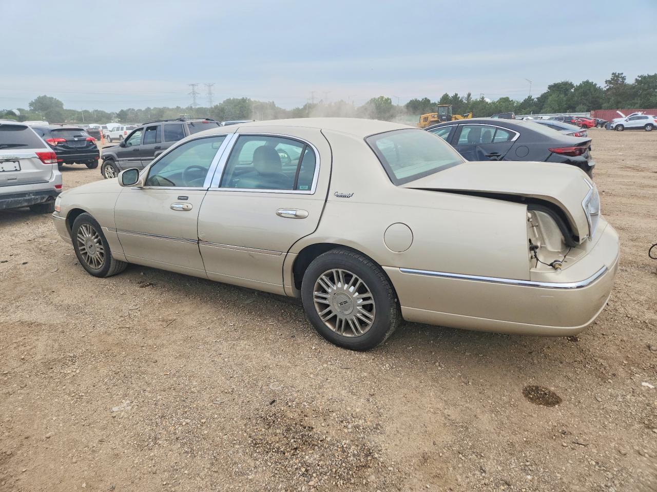 2LNBL8CV6AX752340 · 2010 LINCOLN TOWN CAR · 2/12