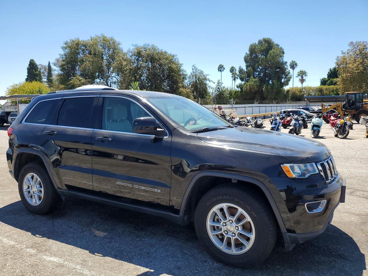1C4RJEAG8JC300916 · 2018 JEEP GRAND CHEROKEE · 4/13
