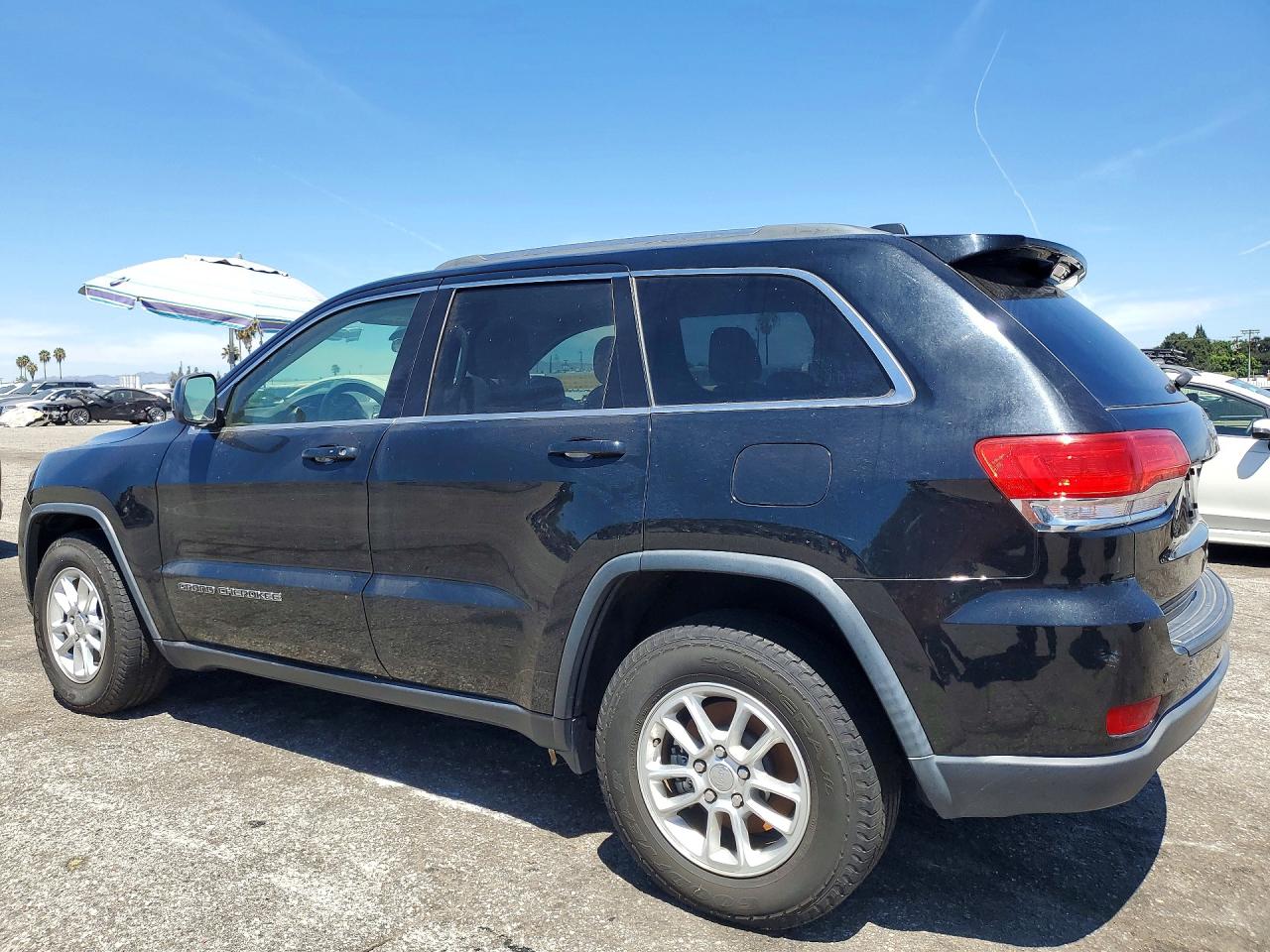 1C4RJEAG8JC300916 · 2018 JEEP GRAND CHEROKEE · 2/13