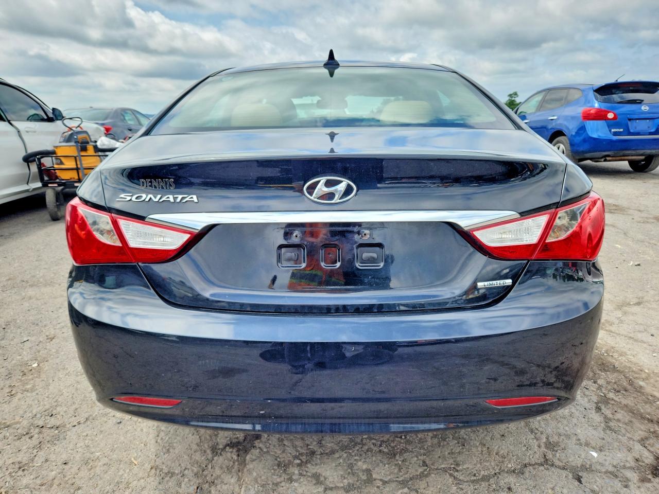 5NPEC4AC2BH123821 · 2011 HYUNDAI SONATA · 6/12