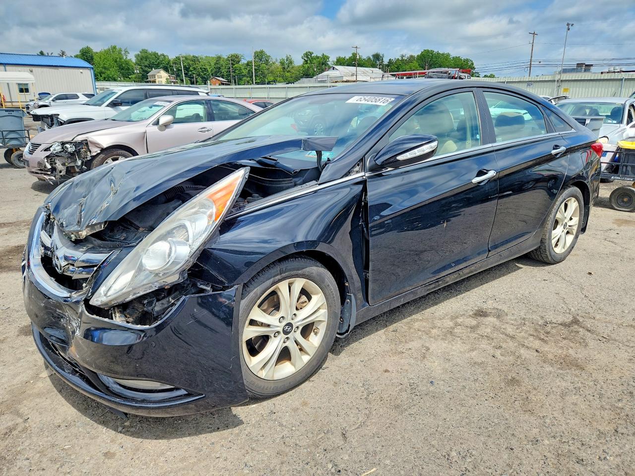 5NPEC4AC2BH123821 · 2011 HYUNDAI SONATA