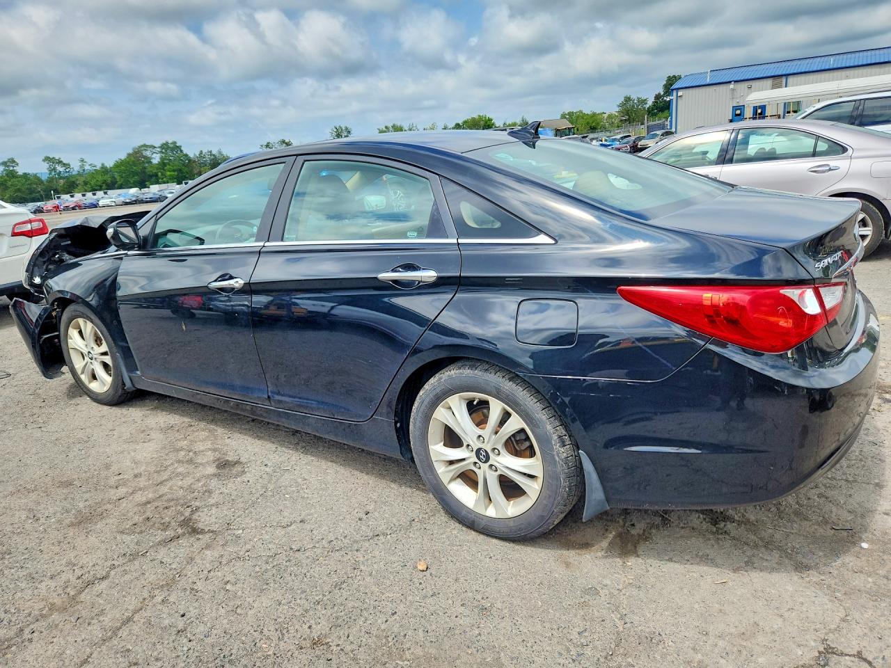 5NPEC4AC2BH123821 · 2011 HYUNDAI SONATA · 2/12