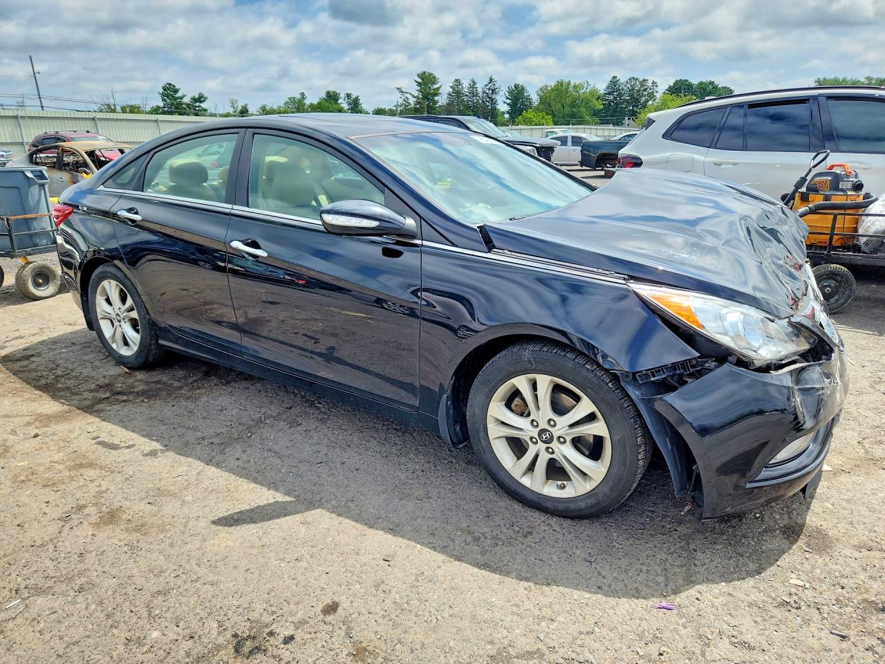 5NPEC4AC2BH123821 · 2011 HYUNDAI SONATA · 4/12