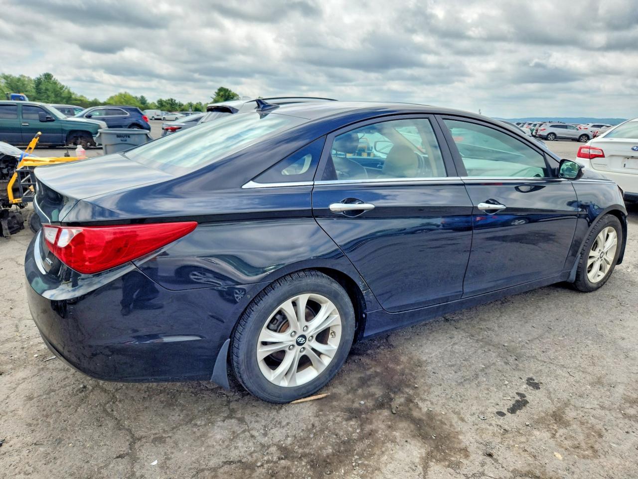 5NPEC4AC2BH123821 · 2011 HYUNDAI SONATA · 3/12