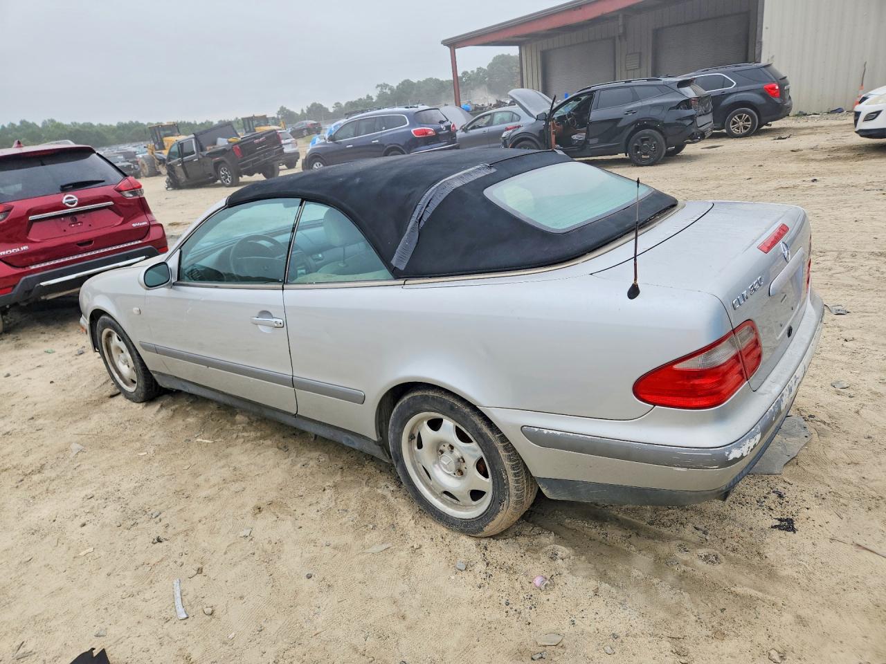WDBLK65G4XT026480 · 1999 MERCEDES-BENZ CLK · 2/13