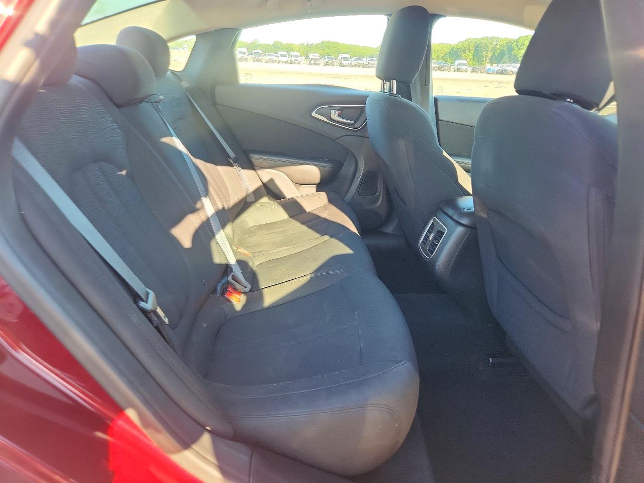1C3CCCAB6FN582143 · 2015 CHRYSLER 200 · 10/13