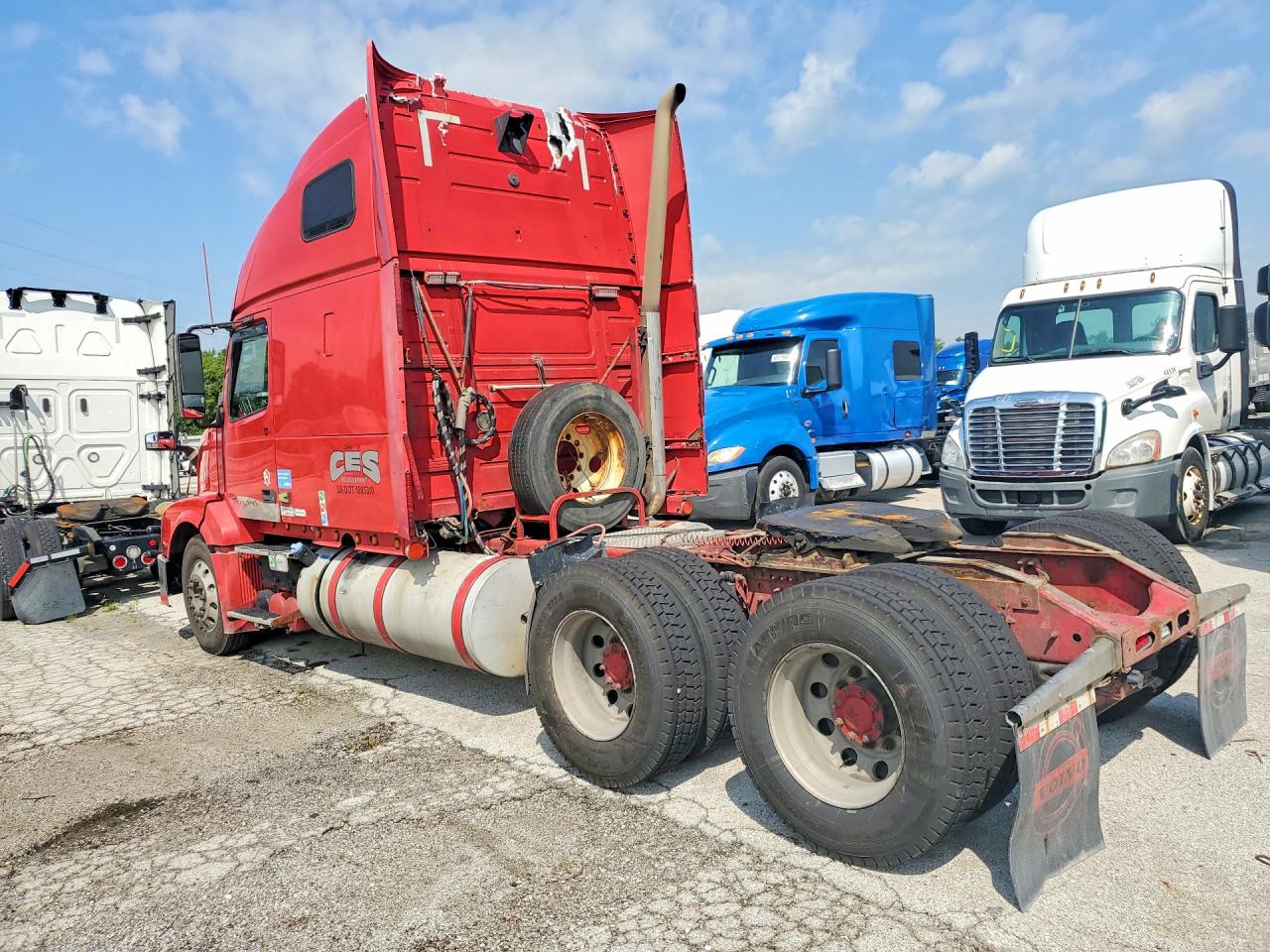 4V4NC9THXBN533115 · 2011 VOLVO VNL · 2/14