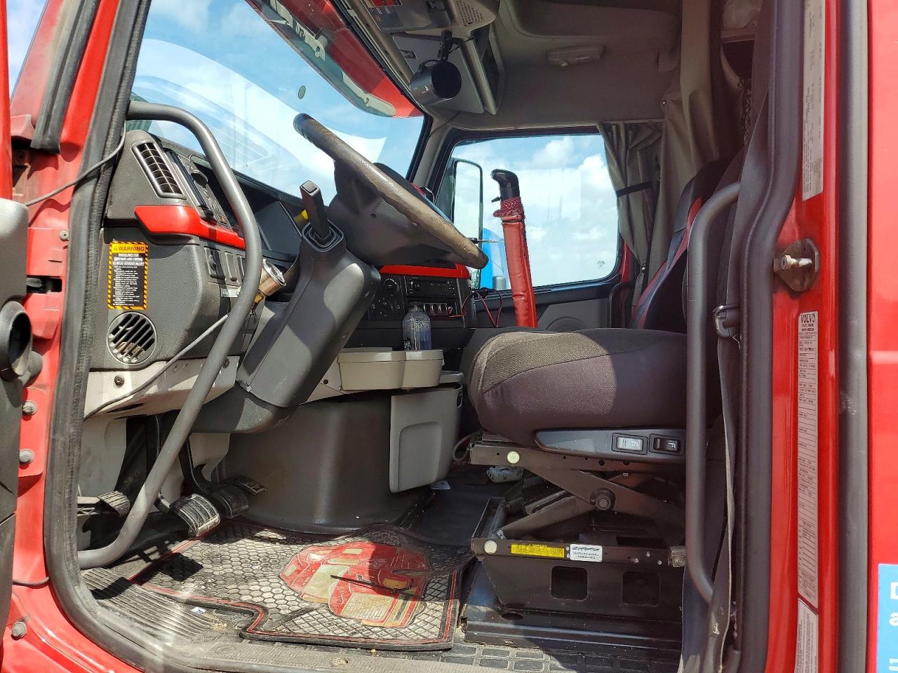 4V4NC9THXBN533115 · 2011 VOLVO VNL · 7/14