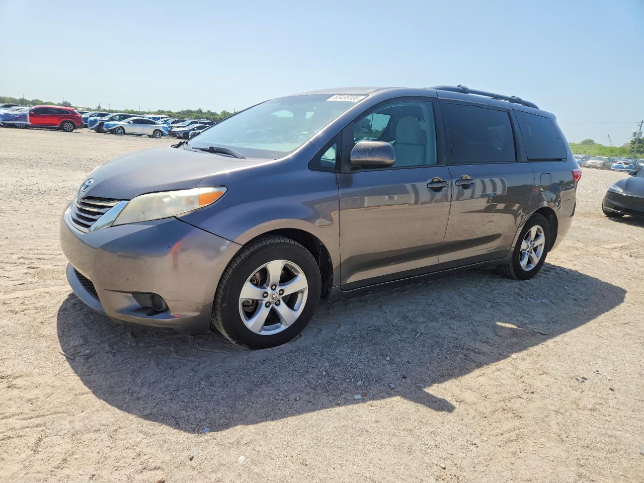5TDKZ3DC0HS870196 · 2017 TOYOTA SIENNA