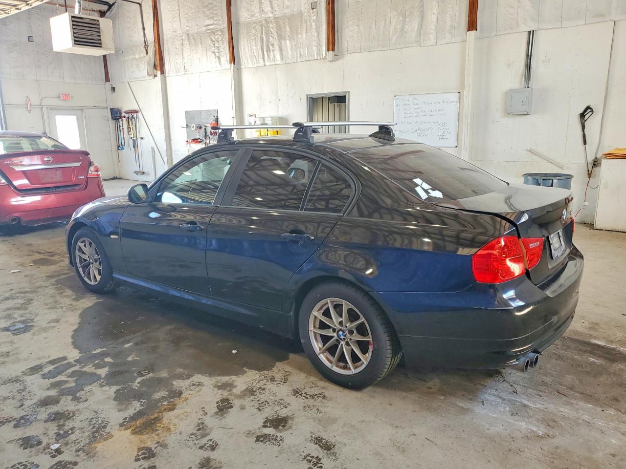 WBAPH5C54AA439335 · 2010 BMW 328 · 2/12