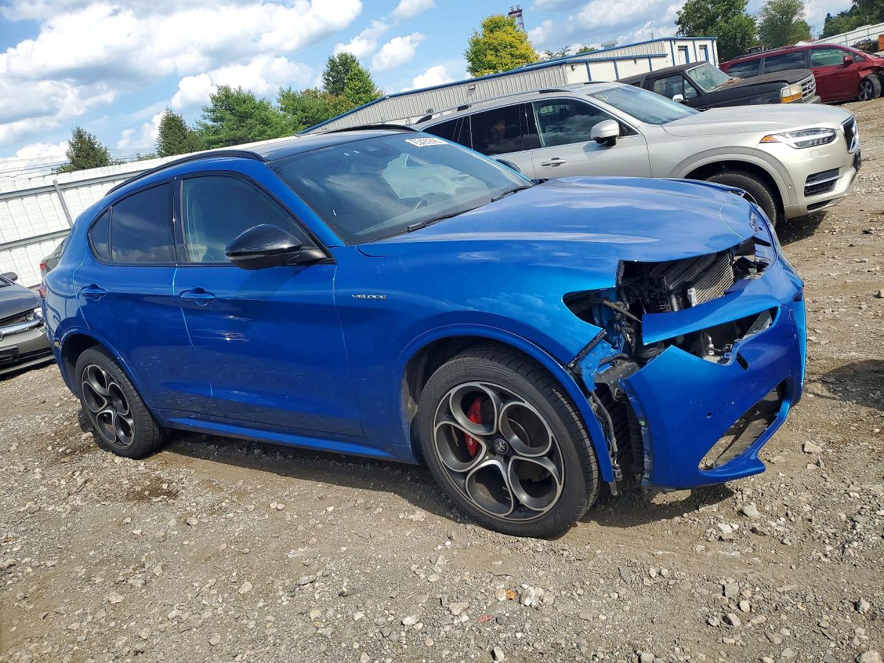 ZASPAKBN2N7D29756 · 2022 ALFA ROMEO STELVIO · 4/13