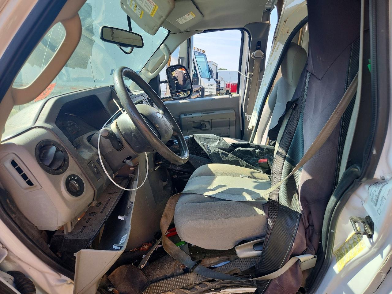 1FDWE3F62KDC31661 · 2019 FORD ECONOLINE · 7/14
