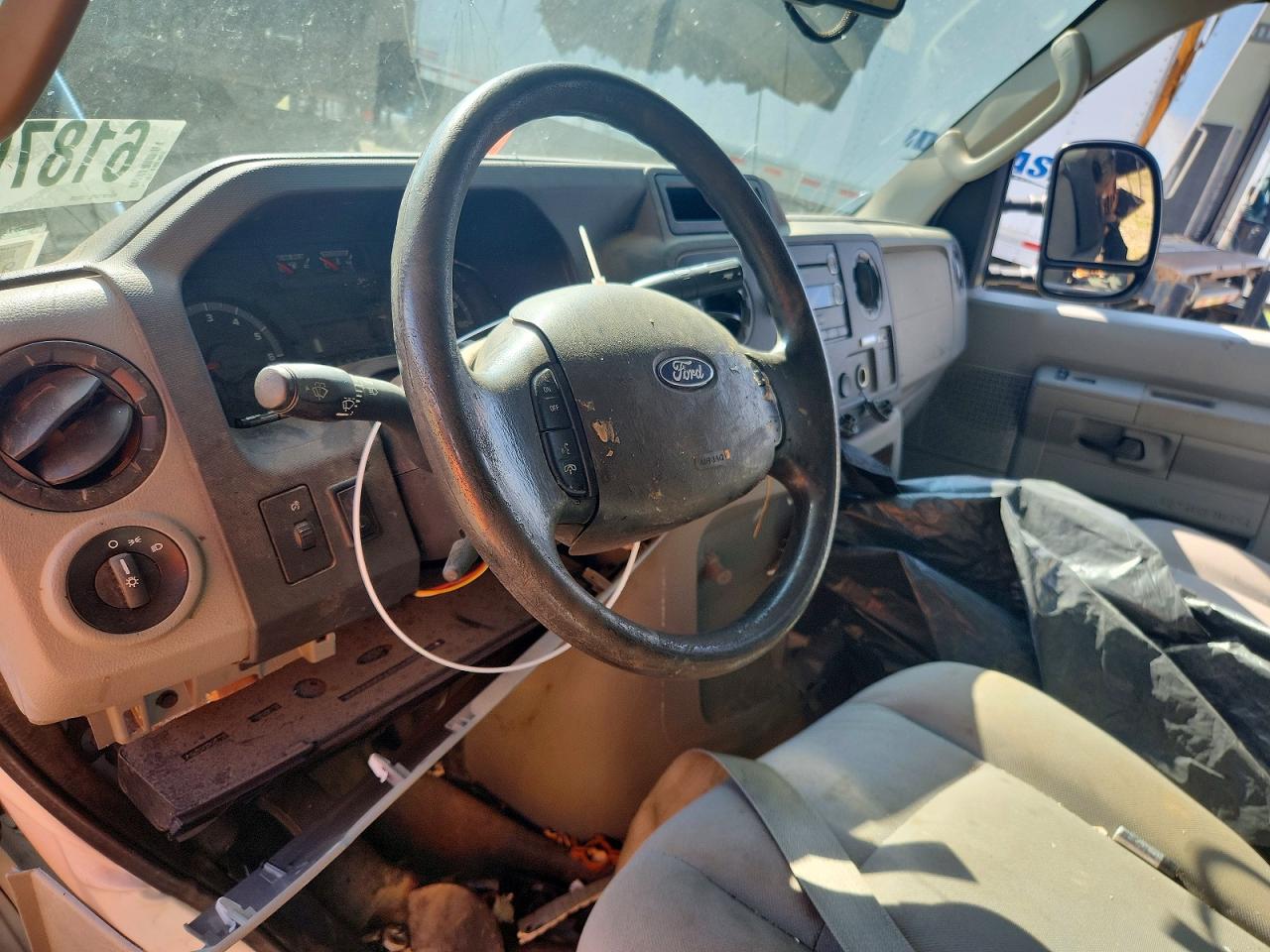1FDWE3F62KDC31661 · 2019 FORD ECONOLINE · 8/14