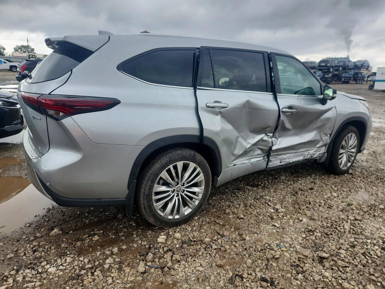 5TDEBRCH3SS653833 · 2025 TOYOTA HIGHLANDER HYBRID · 3/13