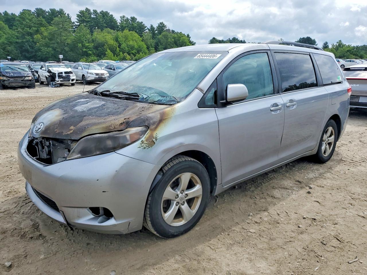 2011 TOYOTA SIENNA