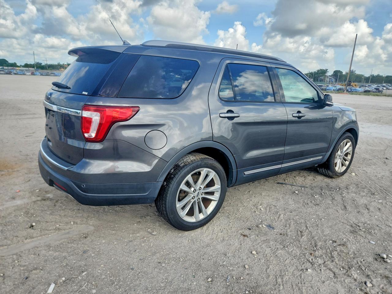 1FM5K7D88JGB26913 · 2018 FORD EXPLORER · 3/13