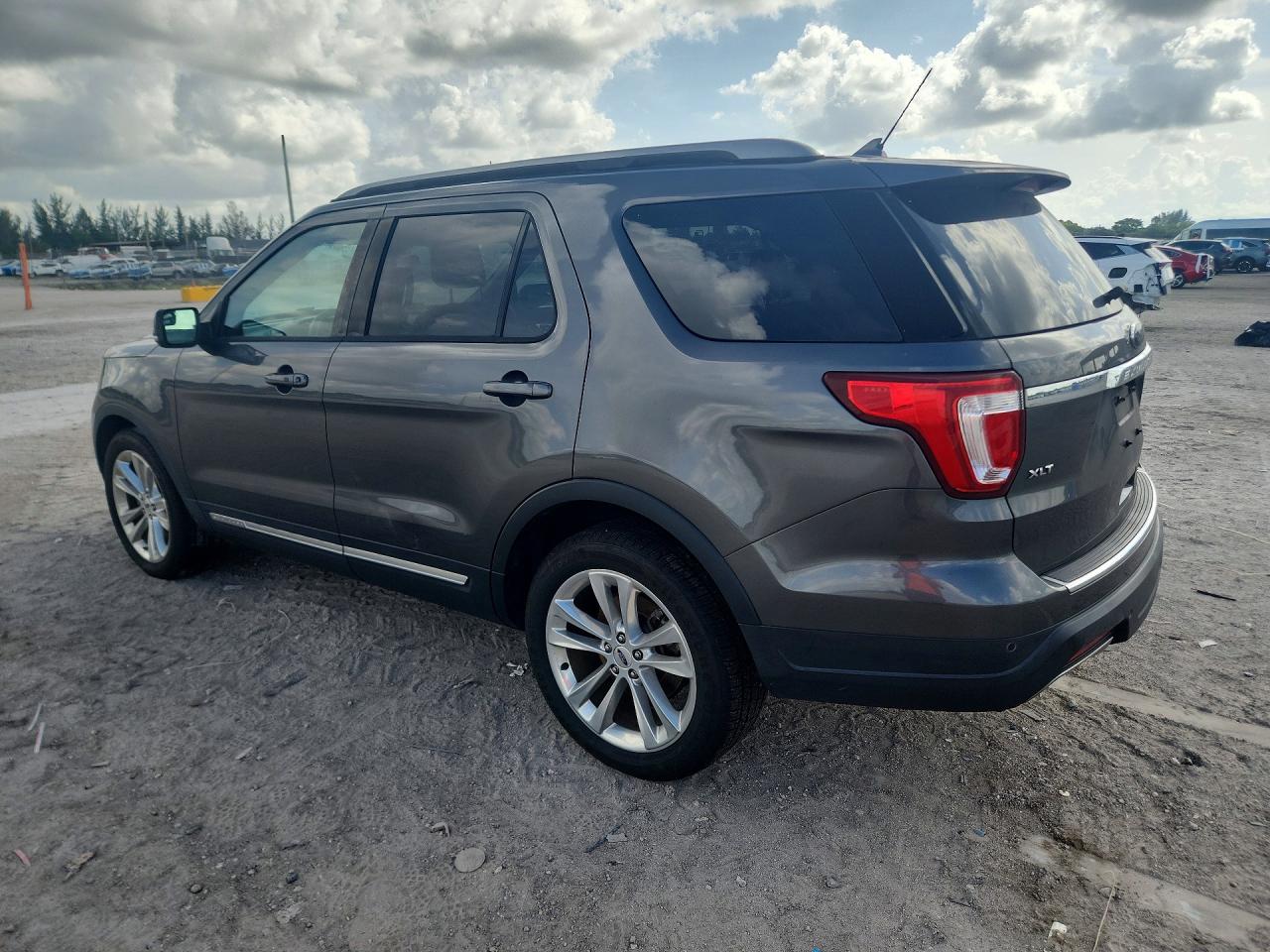 1FM5K7D88JGB26913 · 2018 FORD EXPLORER · 2/13