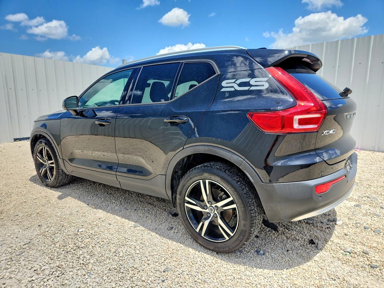 YV4K92HK0P2958891 · 2023 VOLVO XC40 · 2/13