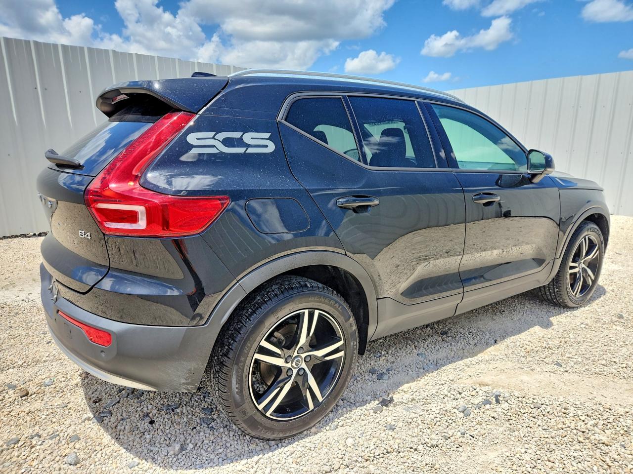 YV4K92HK0P2958891 · 2023 VOLVO XC40 · 3/13
