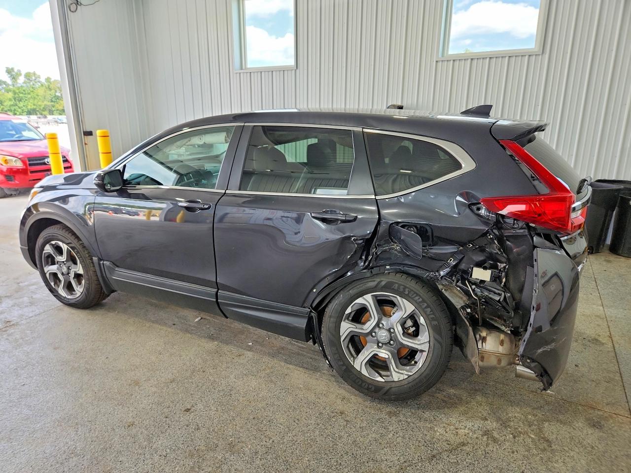 2HKRW2H84JH615442 · 2018 HONDA CR-V · 2/13