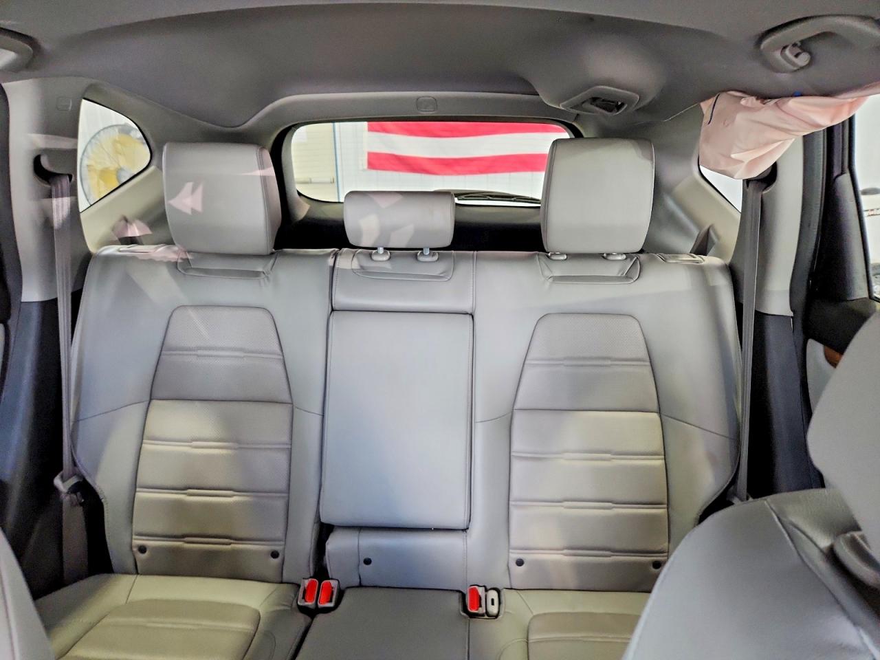 2HKRW2H84JH615442 · 2018 HONDA CR-V · 10/13