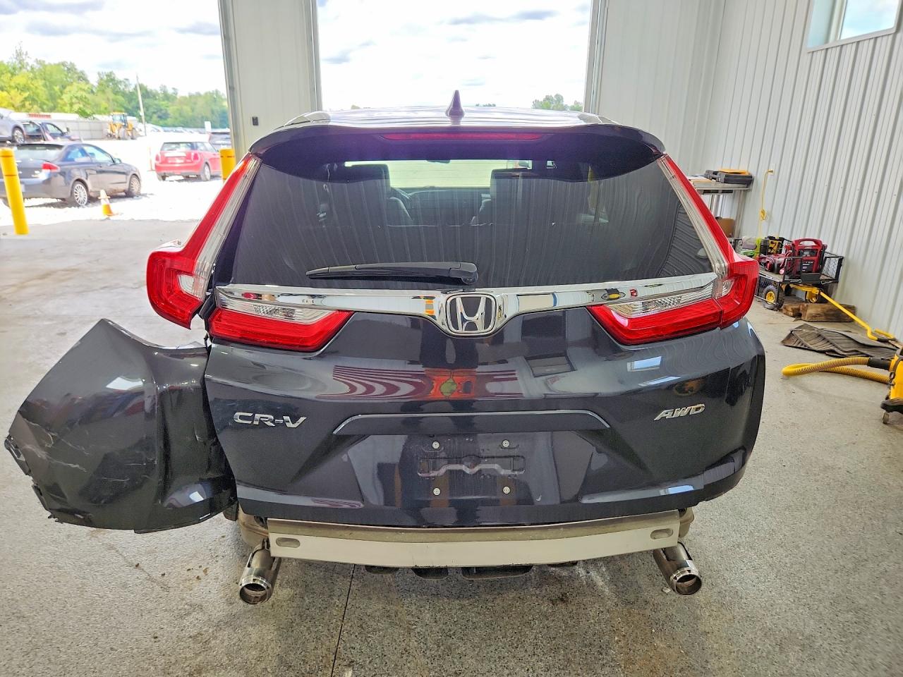 2HKRW2H84JH615442 · 2018 HONDA CR-V · 6/13