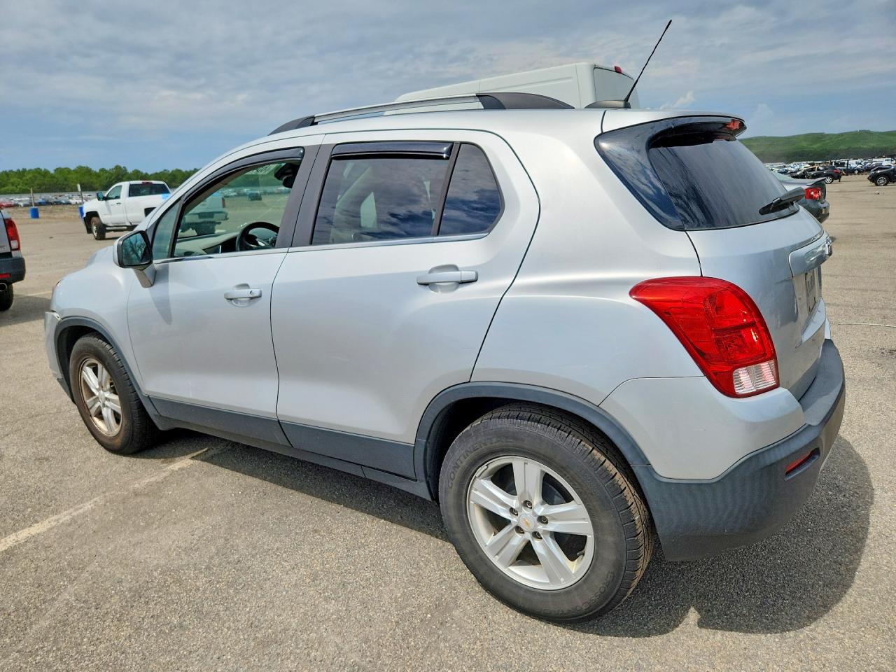 KL7CJLSB8GB649776 · 2016 CHEVROLET TRAX · 2/13