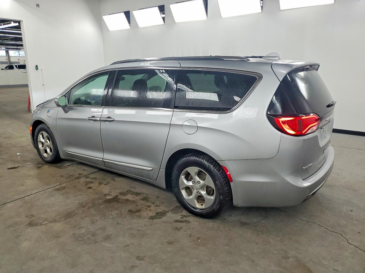 2C4RC1N77JR339713 · 2018 CHRYSLER PACIFICA · 2/13