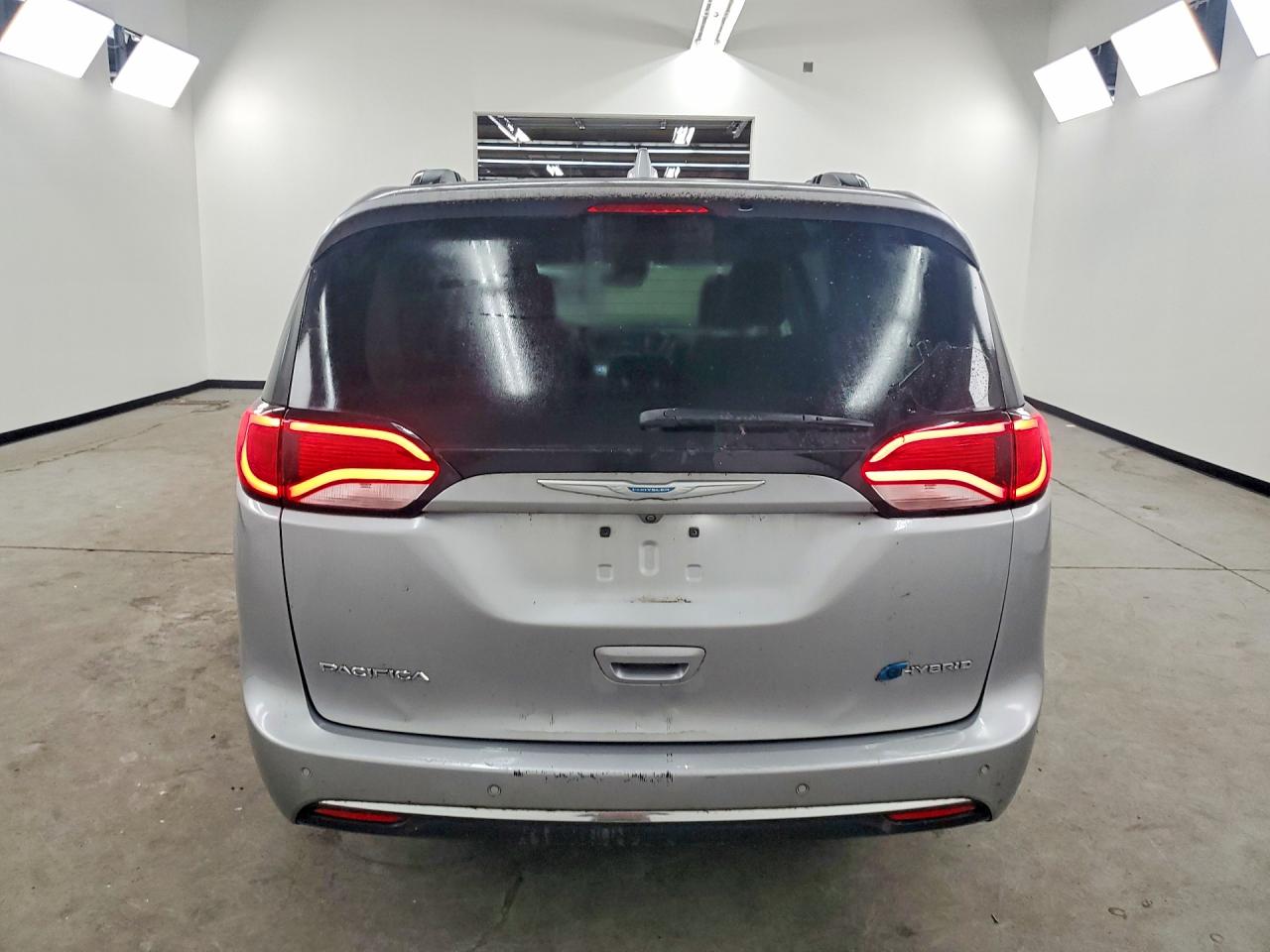 2C4RC1N77JR339713 · 2018 CHRYSLER PACIFICA · 6/13