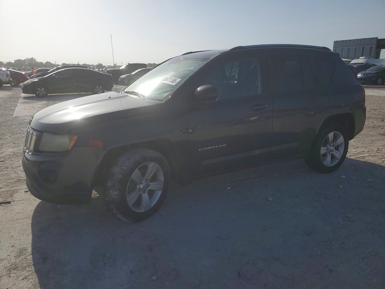 1C4NJCBA3GD560009 · 2016 JEEP COMPASS