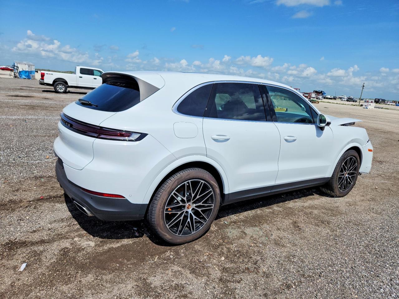 WP1AA2AYXTDA04005 · 2026 PORSCHE CAYENNE · 3/13