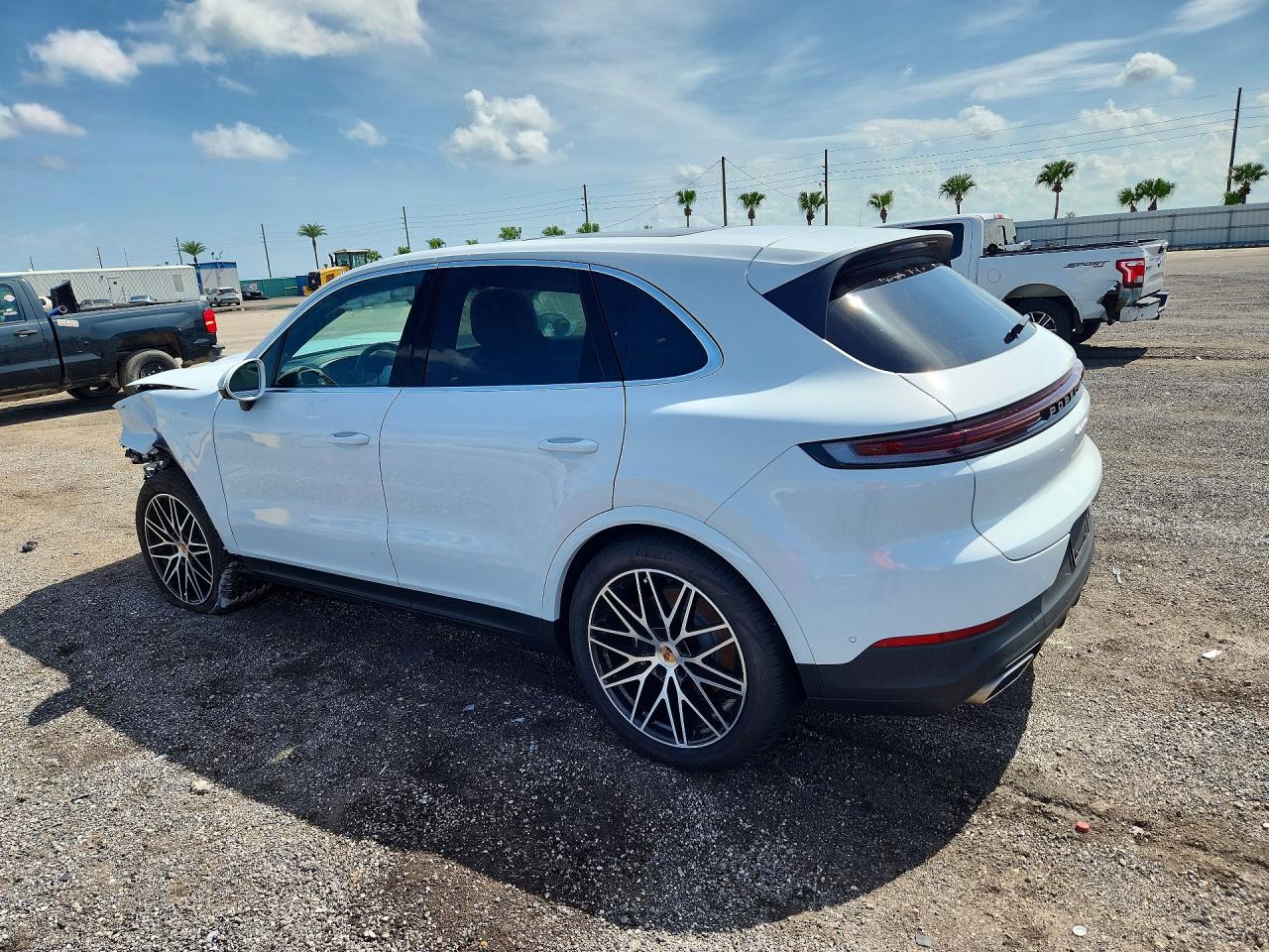 WP1AA2AYXTDA04005 · 2026 PORSCHE CAYENNE · 2/13