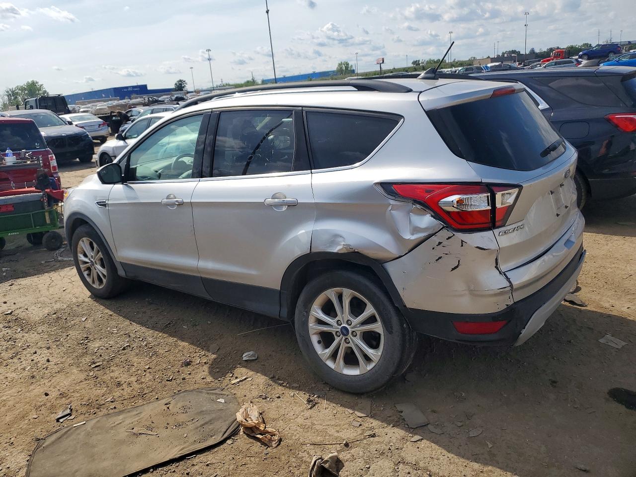 1FMCU9HD3JUB30986 · 2018 FORD ESCAPE · 2/13