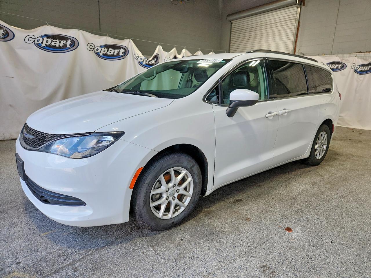 2020 CHRYSLER VOYAGER