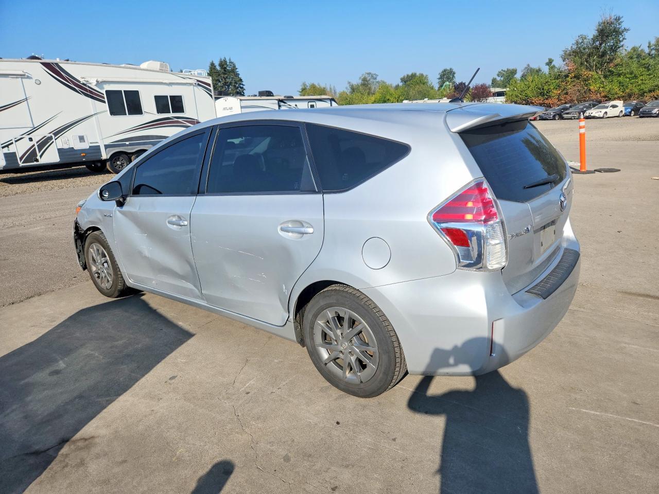 JTDZN3EU9FJ034270 · 2015 TOYOTA PRIUS V · 2/12