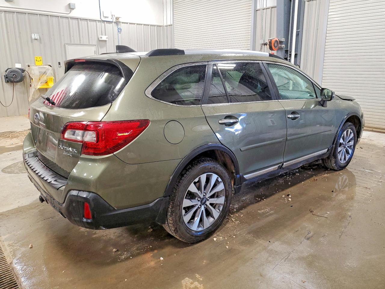4S4BSETC8J3200707 · 2018 SUBARU OUTBACK · 3/14
