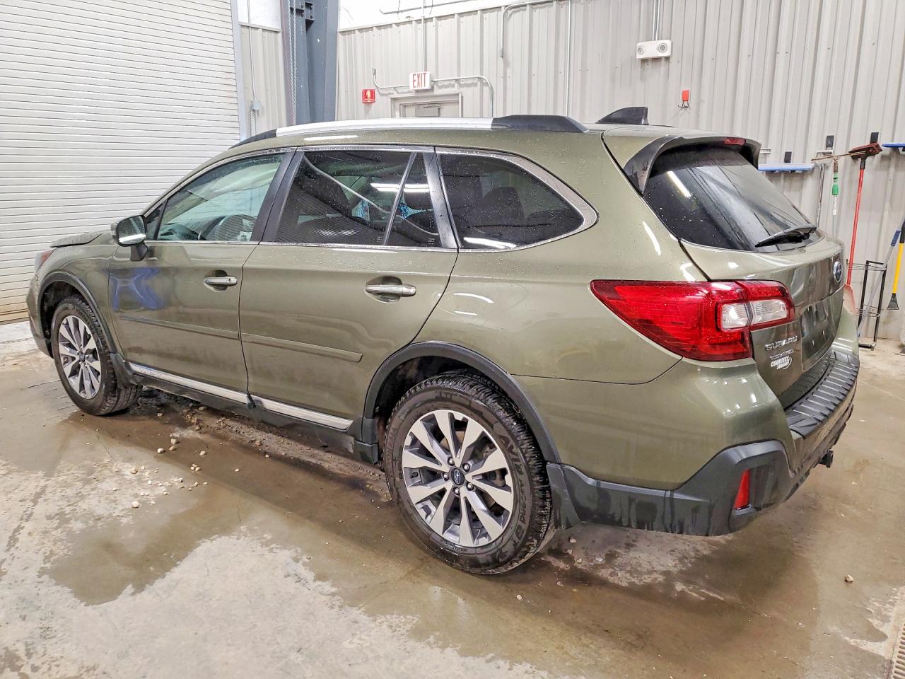 4S4BSETC8J3200707 · 2018 SUBARU OUTBACK · 2/14