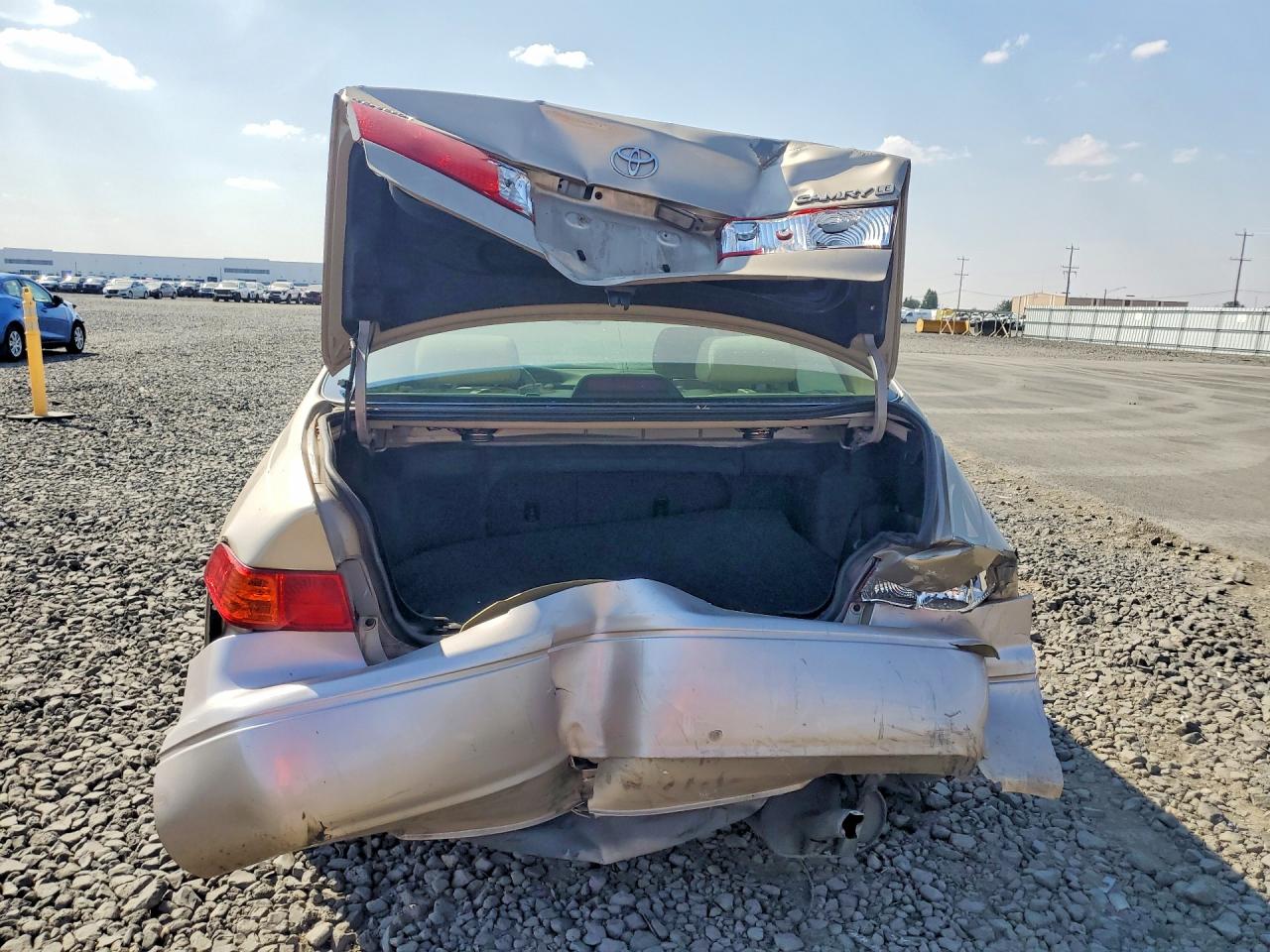 JT2BG22K8Y0411956 · 2000 TOYOTA CAMRY · 6/12