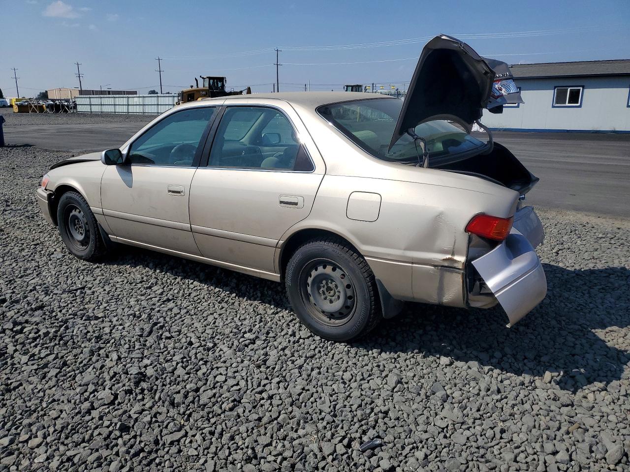 JT2BG22K8Y0411956 · 2000 TOYOTA CAMRY · 2/12