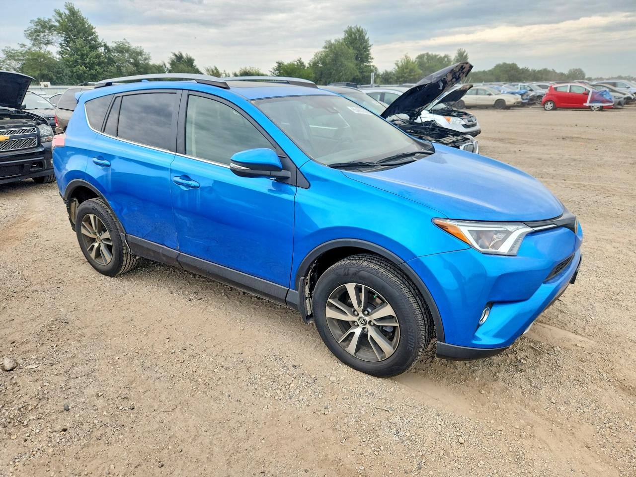 JTMRFREV6HD213828 · 2017 TOYOTA RAV4 · 4/13