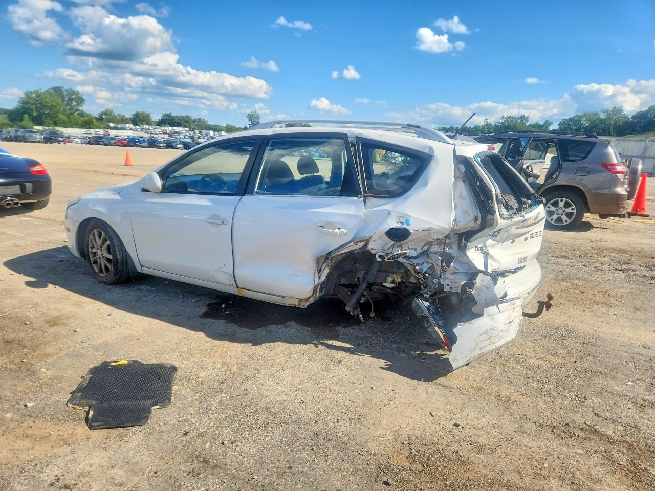 KMHDC8AE3CU130672 · 2012 HYUNDAI ELANTRA TOURING · 2/13