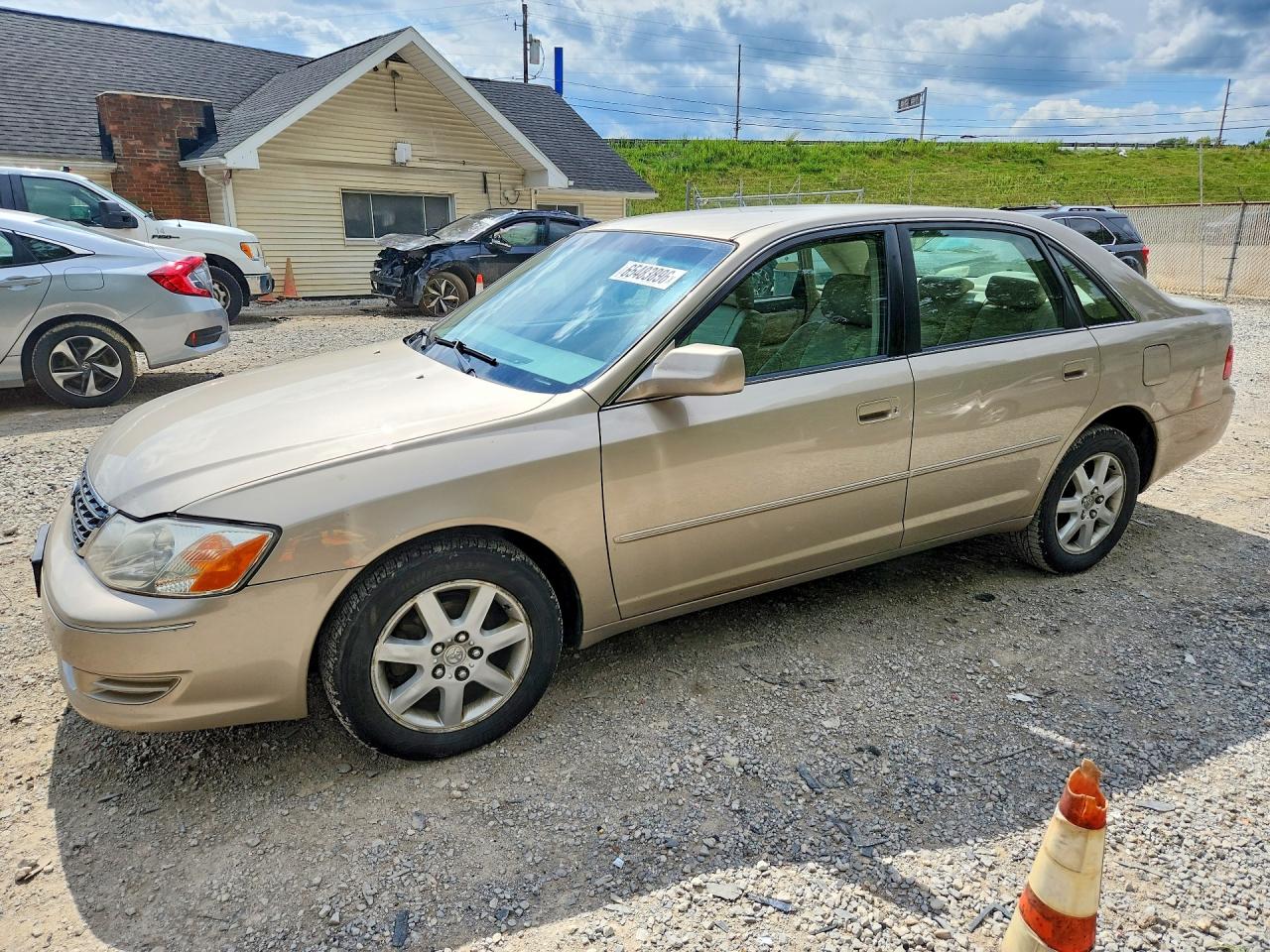 4T1BF28B34U377988 · 2004 TOYOTA AVALON