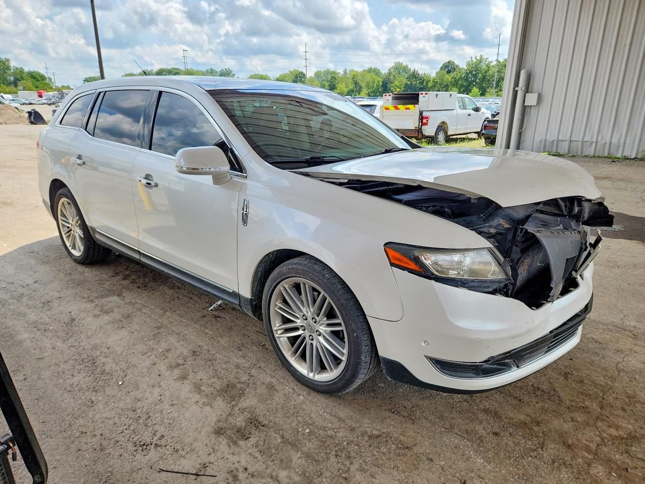 2LMHJ5AT4FBL03652 · 2015 LINCOLN MKT · 4/12