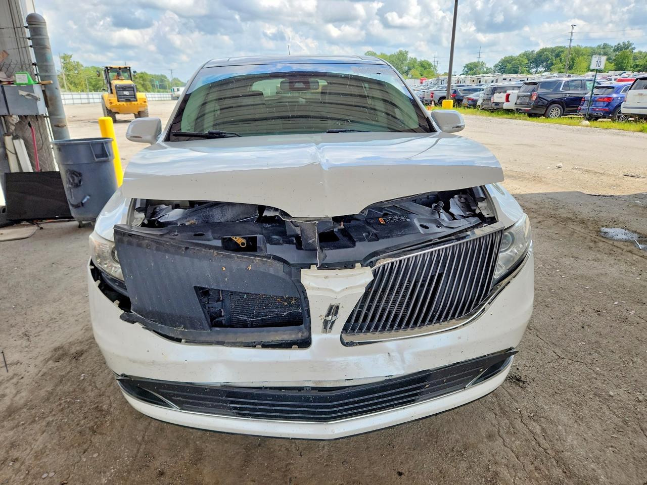 2LMHJ5AT4FBL03652 · 2015 LINCOLN MKT · 5/12