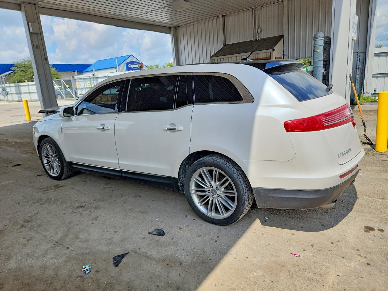 2LMHJ5AT4FBL03652 · 2015 LINCOLN MKT · 2/12