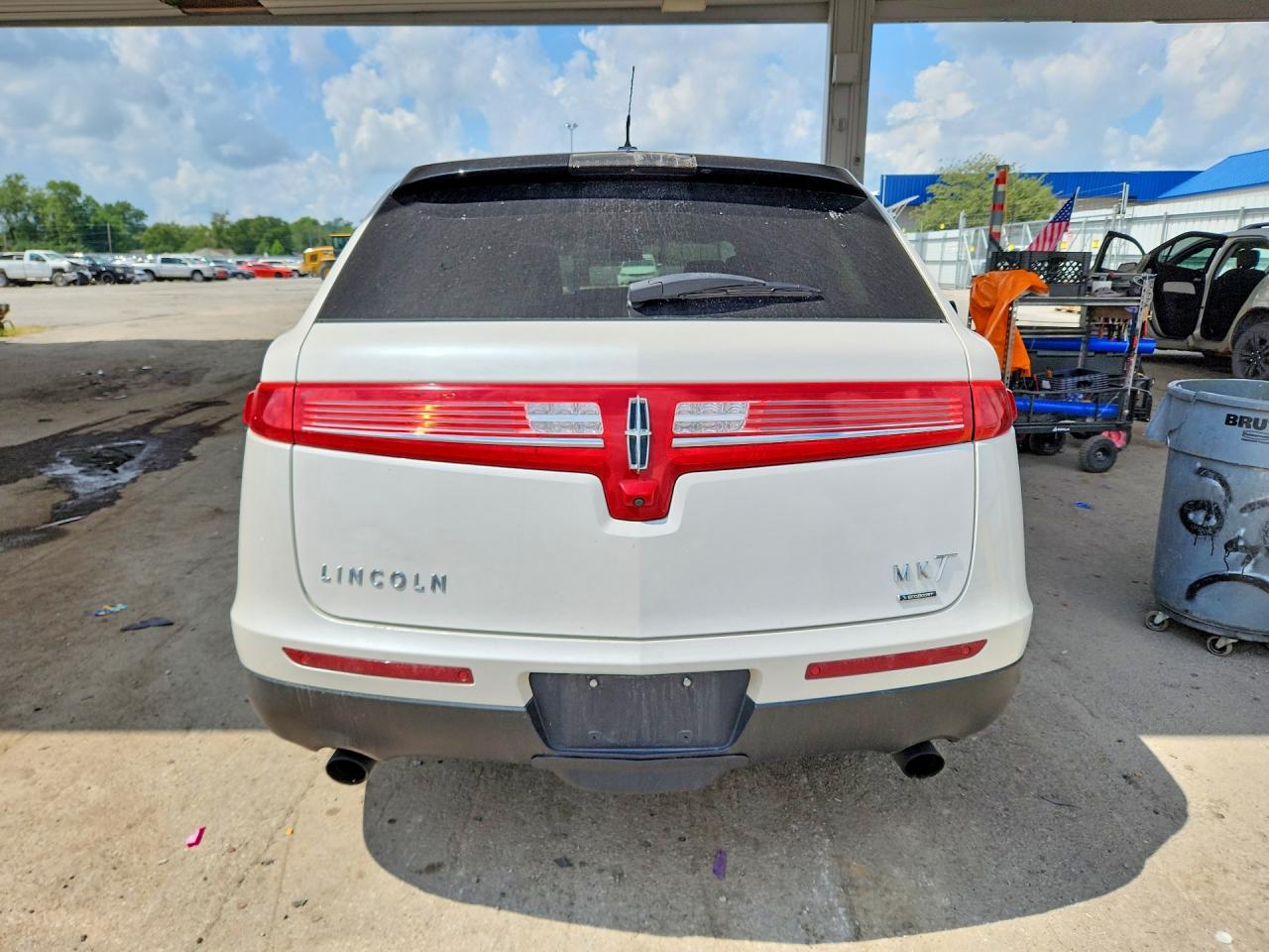 2LMHJ5AT4FBL03652 · 2015 LINCOLN MKT · 6/12