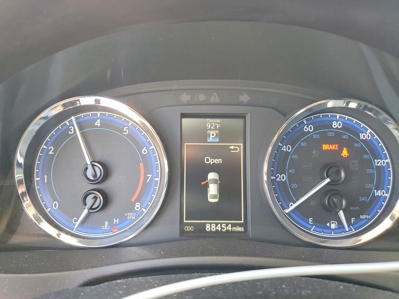 5YFBURHE5JP829266 · 2018 TOYOTA COROLLA · 9/13