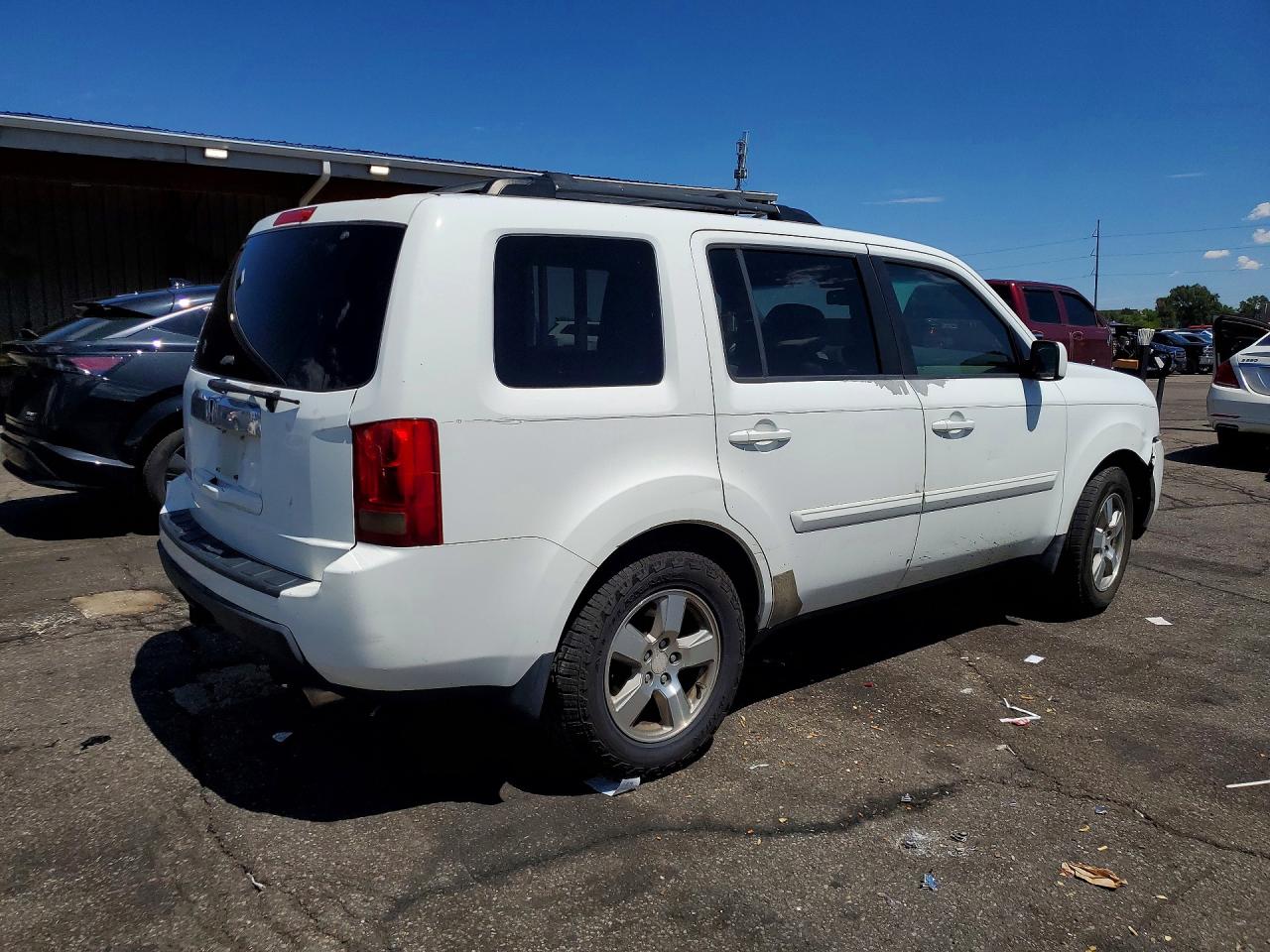 5FNYF3H5XBB028461 · 2011 HONDA PILOT · 3/12