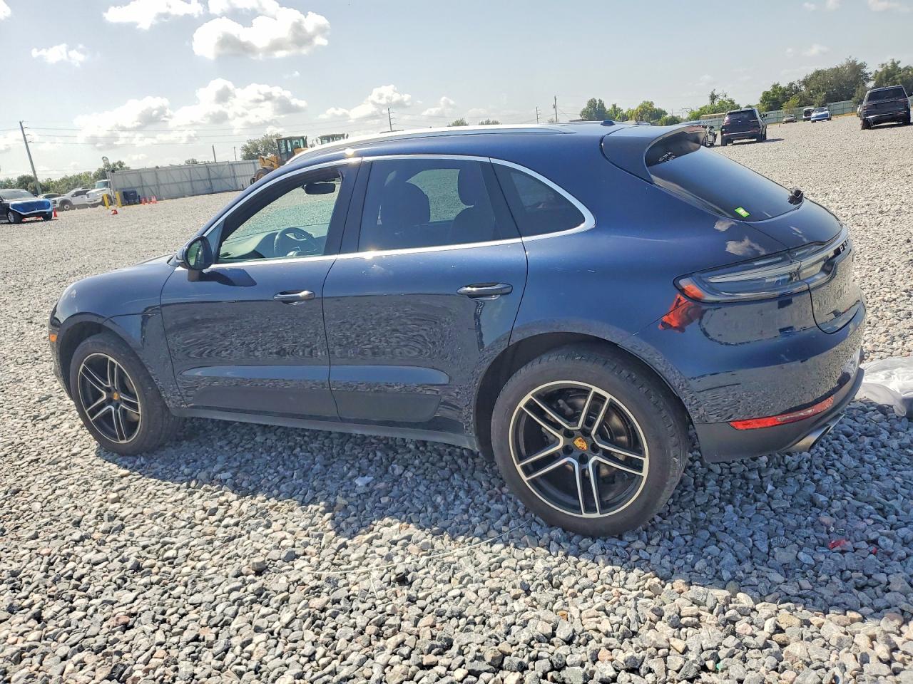 WP1AB2A56LLB35070 · 2020 PORSCHE MACAN · 2/12